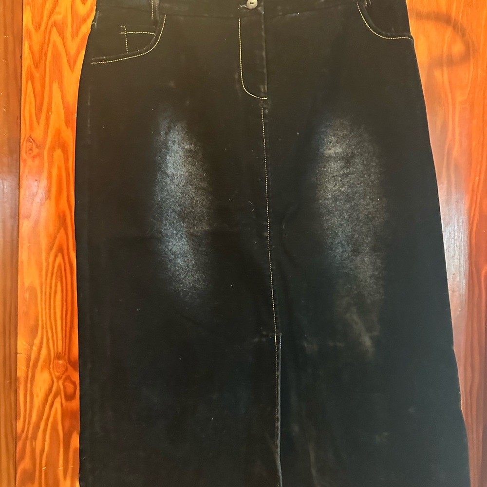 Cartise Sport Black velvet skirt